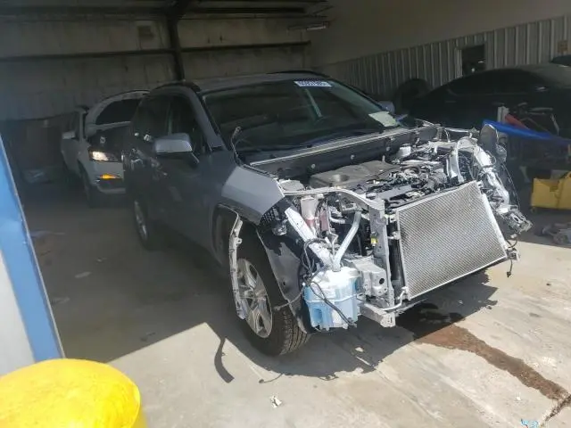 2021 TOYOTA RAV4 XLE  