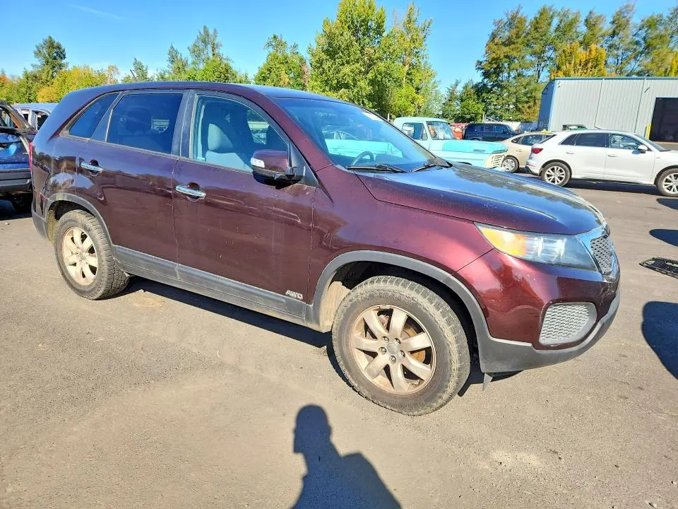 2013 KIA SORENTO LX  