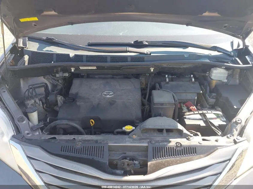 2011 TOYOTA SIENNA XLE V6