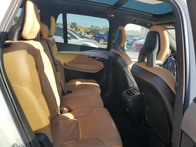 2017 VOLVO XC90 T6