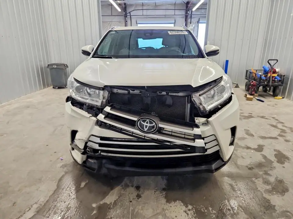 2019 TOYOTA HIGHLANDER XLE  