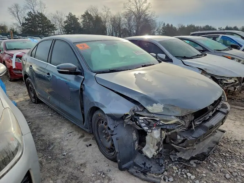 2013 VOLKSWAGEN JETTA SE  
