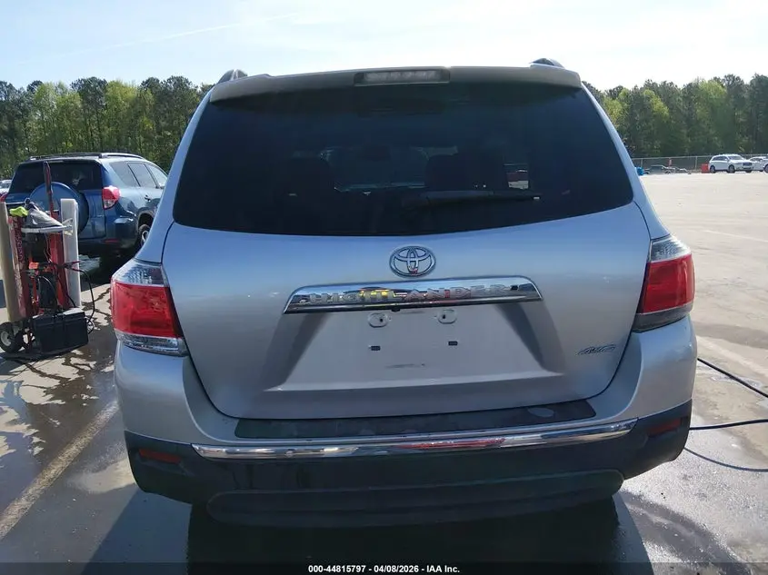 2013 TOYOTA HIGHLANDER SE V6