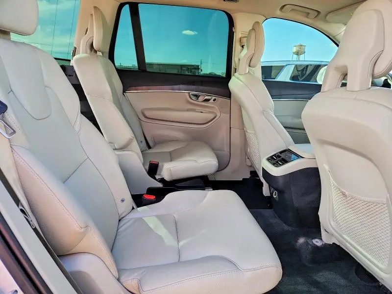 2020 VOLVO XC90 T6 MOMENTUM  