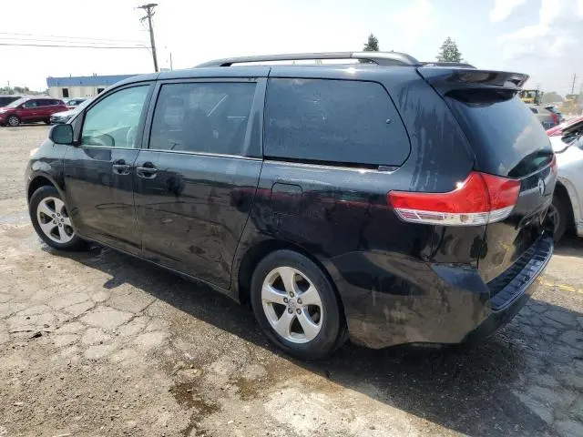 2013 TOYOTA SIENNA LE  