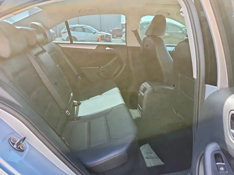 2013 VOLKSWAGEN JETTA SE  