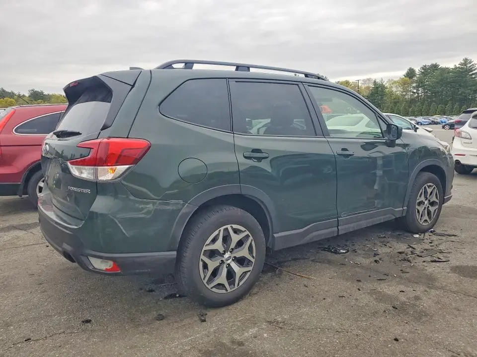 2022 SUBARU FORESTER PREMIUM  