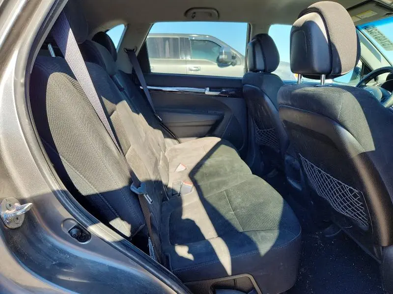 2014 KIA SORENTO LX  