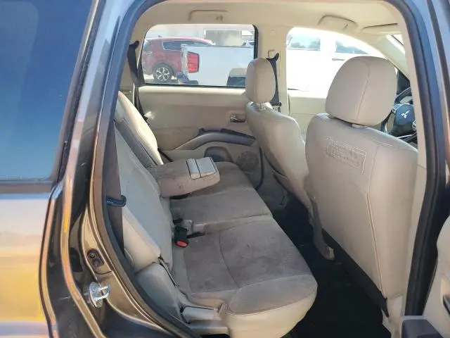 2011 MITSUBISHI OUTLANDER SE  