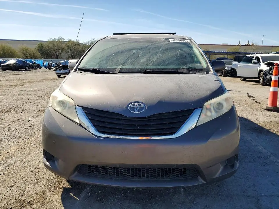 2012 TOYOTA SIENNA LE  