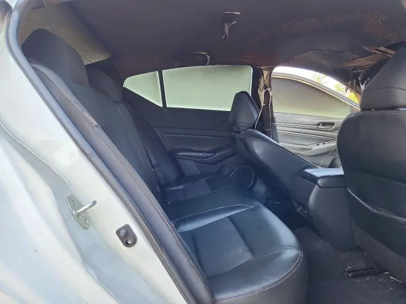 2019 NISSAN ALTIMA SR  
