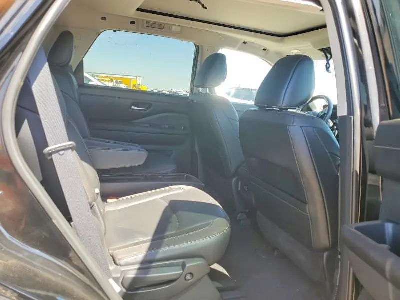 2022 NISSAN PATHFINDER SL  