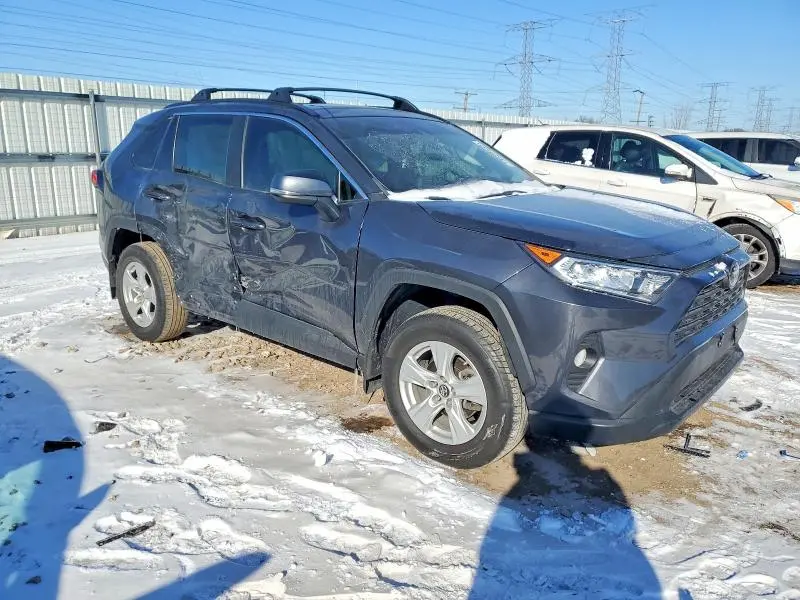 2019 TOYOTA RAV4 XLE  