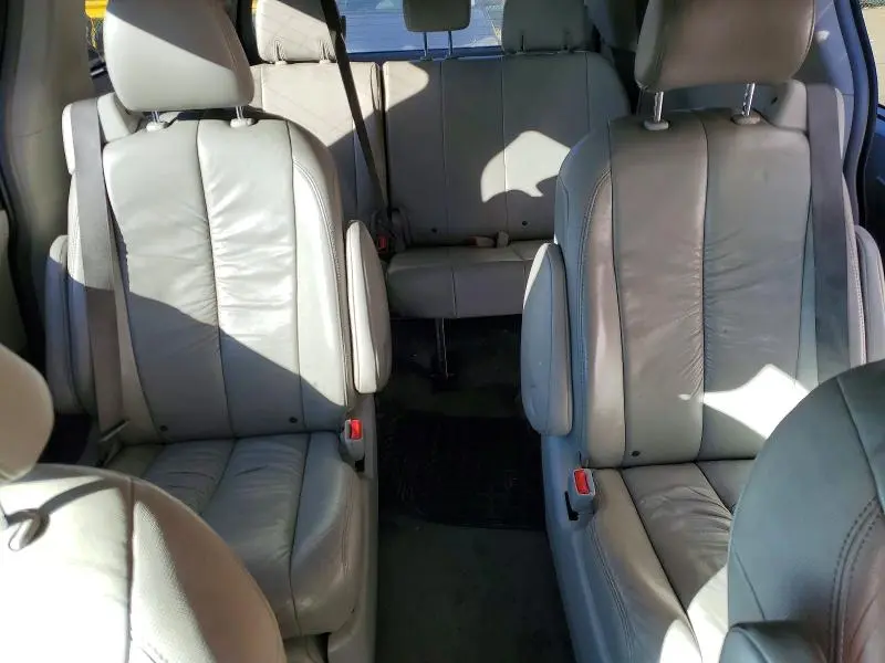 2011 TOYOTA SIENNA XLE  