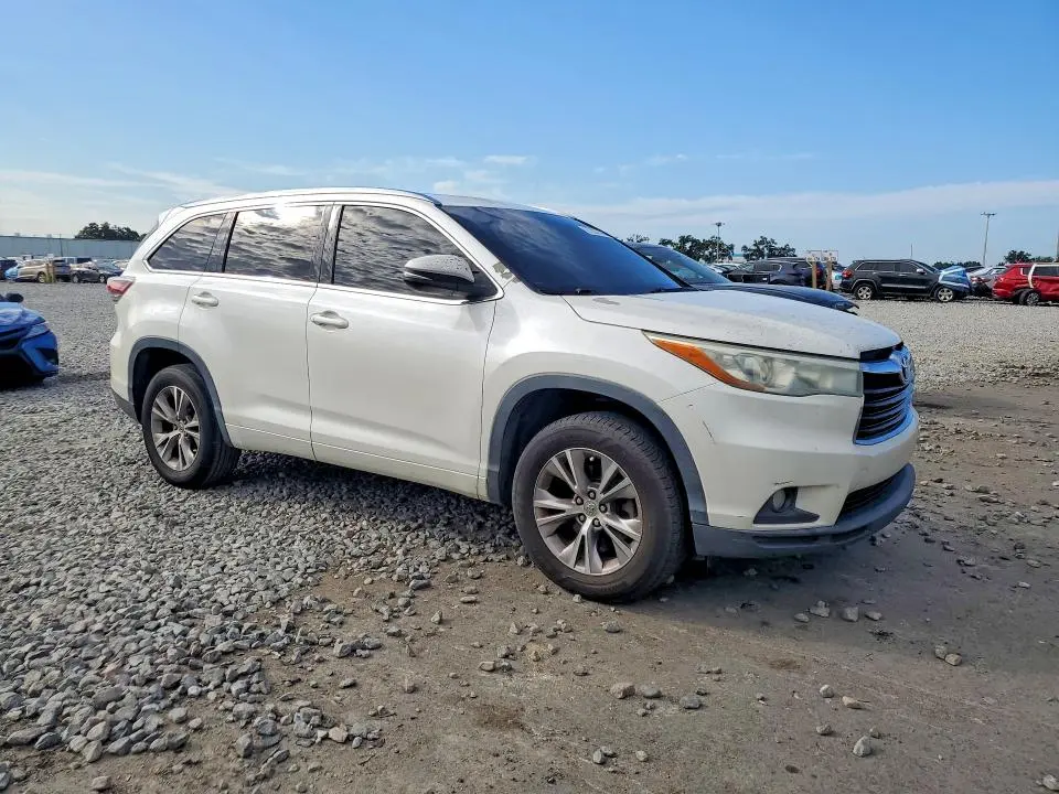 2015 TOYOTA HIGHLANDER XLE  