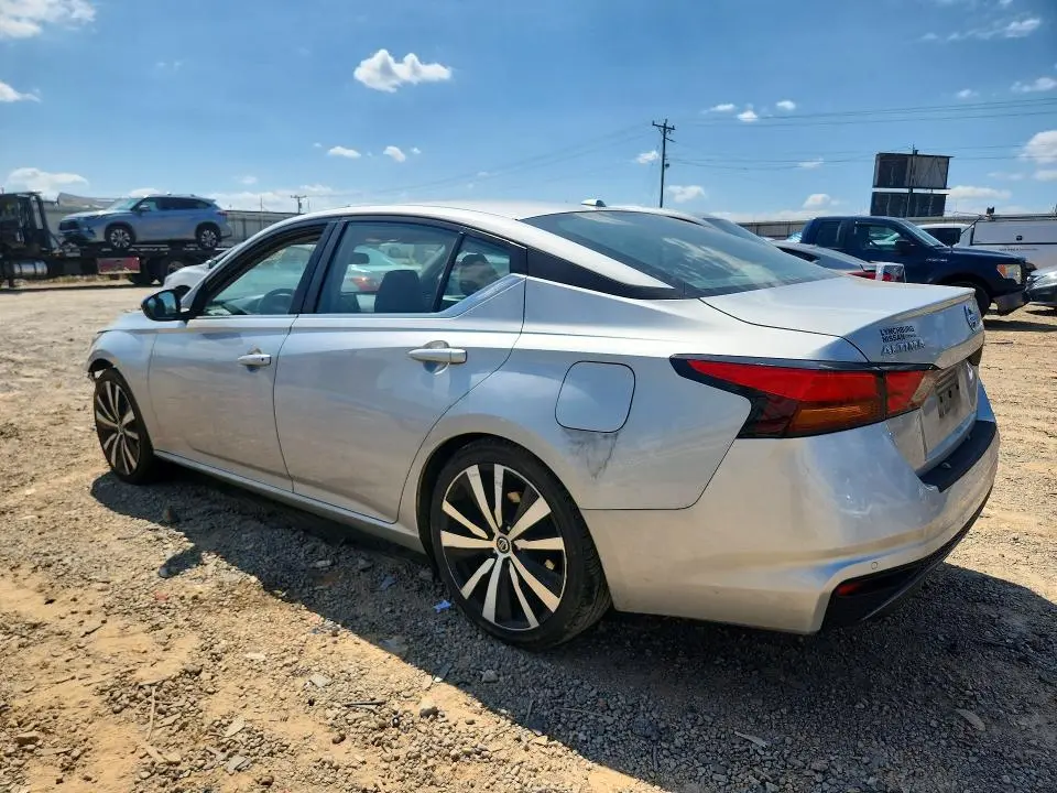 2022 NISSAN ALTIMA SR  