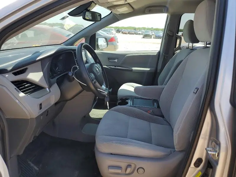 2018 TOYOTA SIENNA LE  