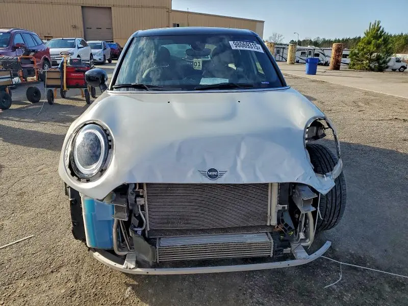 2022 MINI COOPER   