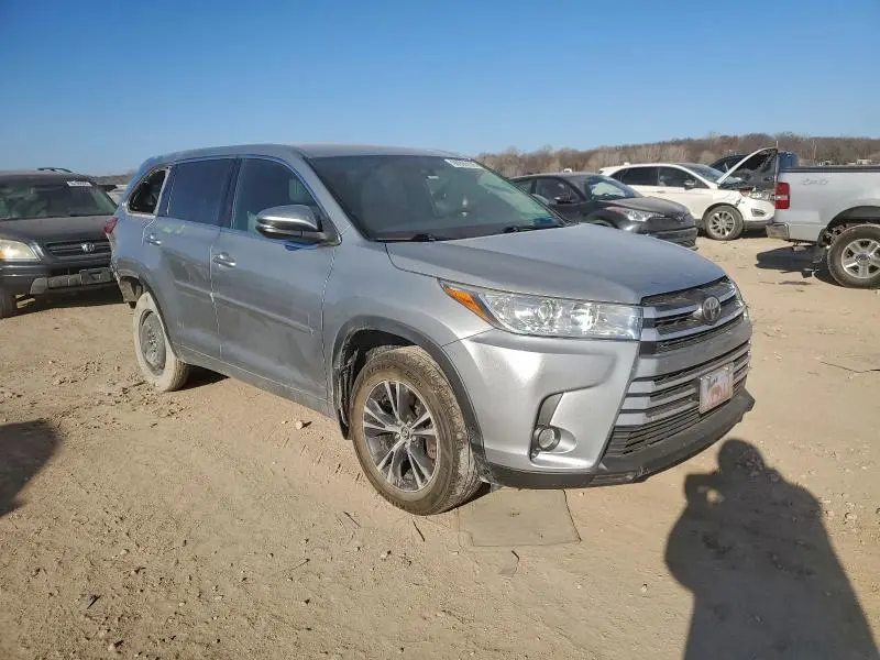 2018 TOYOTA HIGHLANDER LE  