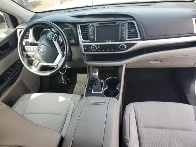 2018 TOYOTA HIGHLANDER LE  