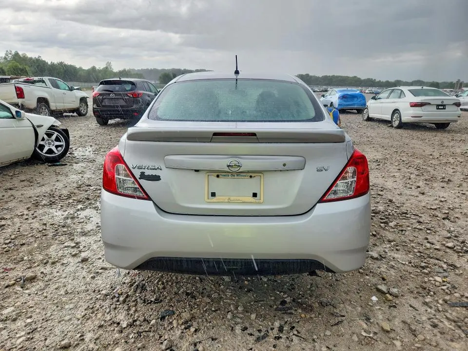 2019 NISSAN VERSA SV  