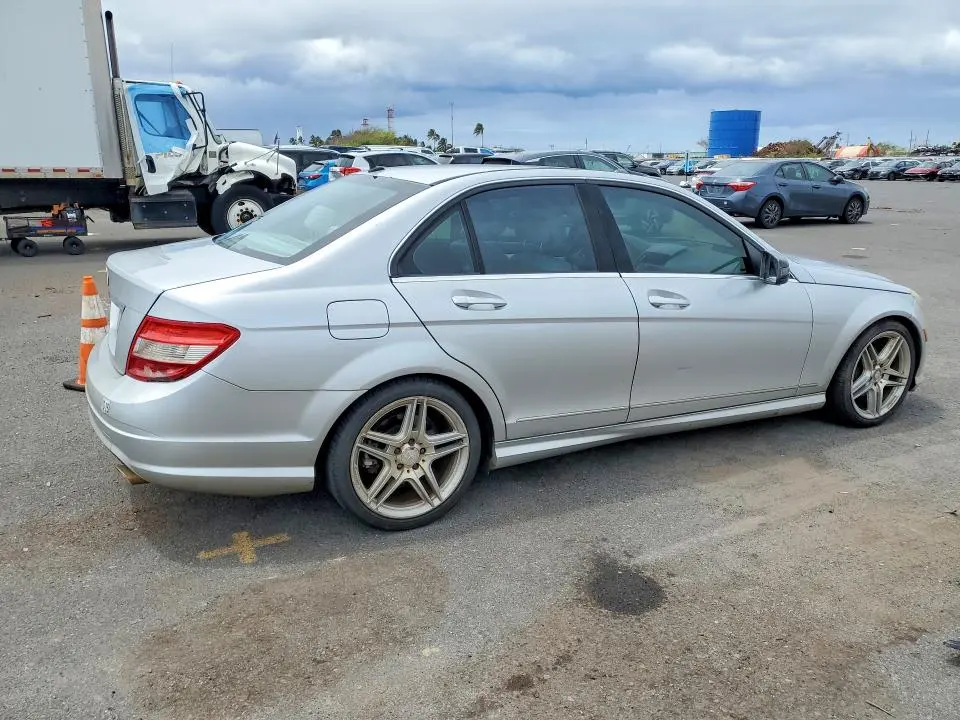 2011 MERCEDES-BENZ C 300  