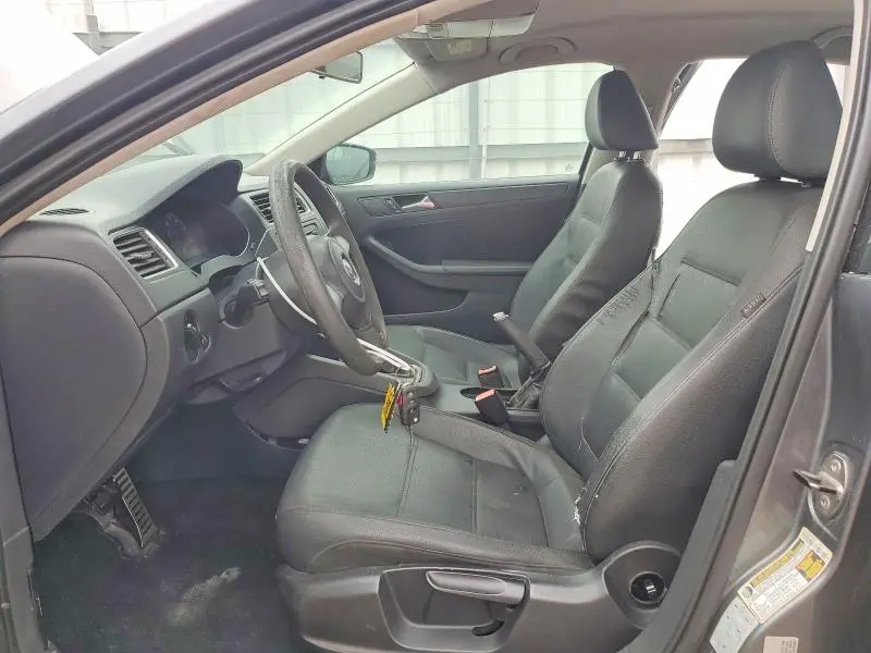 2011 VOLKSWAGEN JETTA SE  
