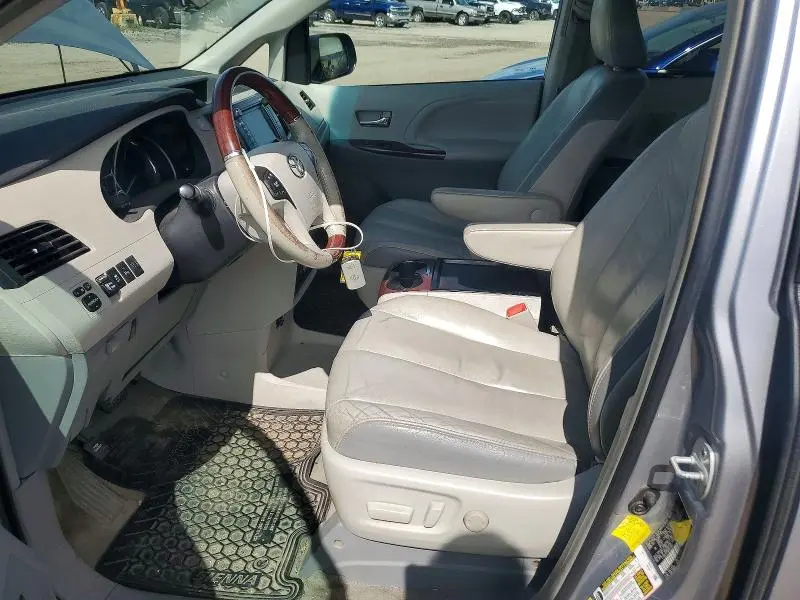 2011 TOYOTA SIENNA LIMITED 7-PASSENGER  