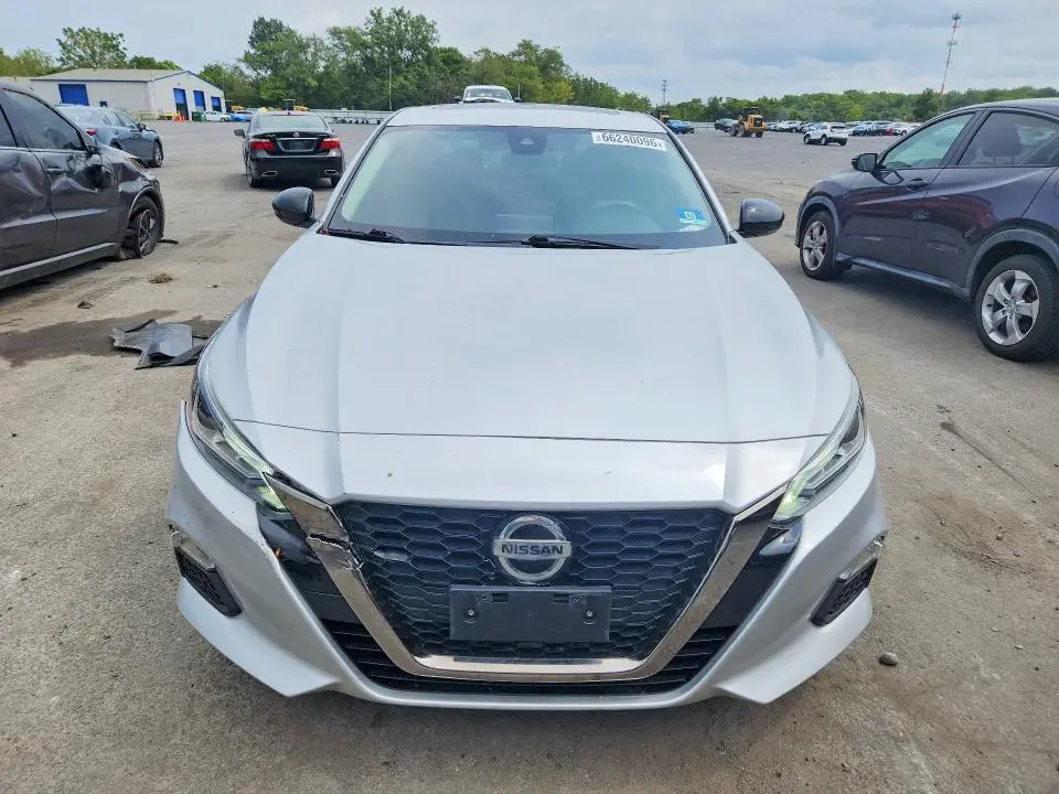 2021 NISSAN ALTIMA SR  