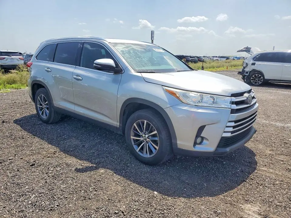 2019 TOYOTA HIGHLANDER XLE  