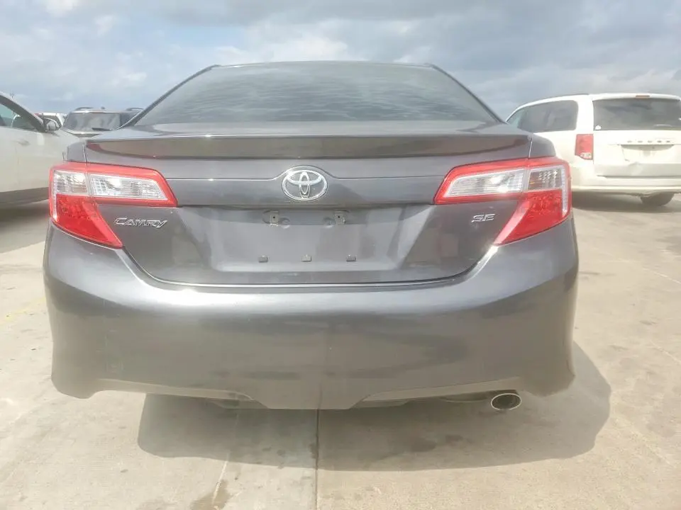 2014 TOYOTA CAMRY SE  