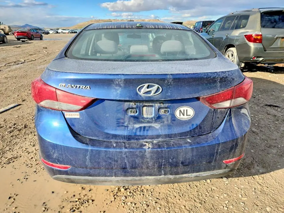2016 HYUNDAI ELANTRA SE  