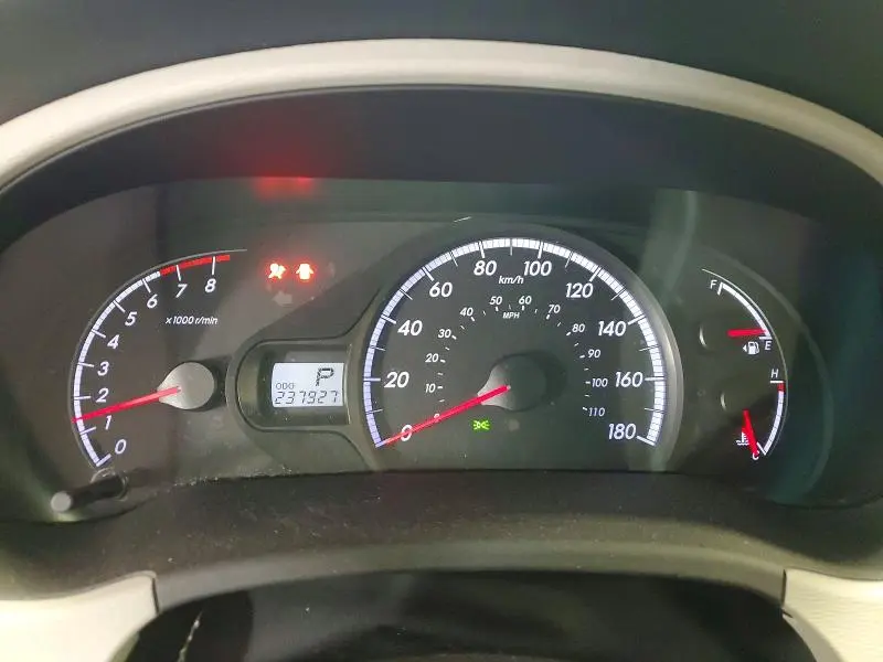 2014 TOYOTA SIENNA LE  