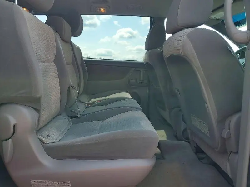 2010 TOYOTA SIENNA LE 8-PASSENGER  
