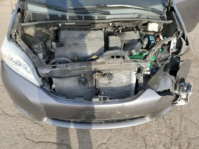 2014 TOYOTA SIENNA LE