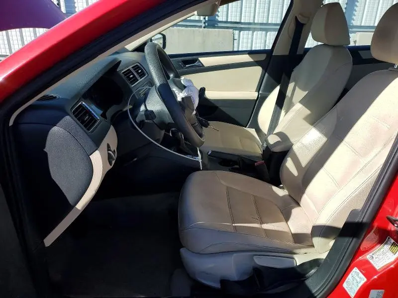 2011 VOLKSWAGEN JETTA SE  