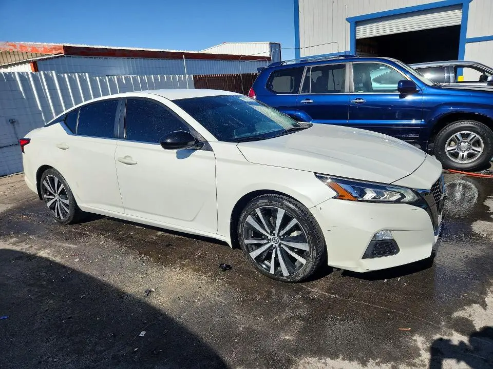 2021 NISSAN ALTIMA SR  