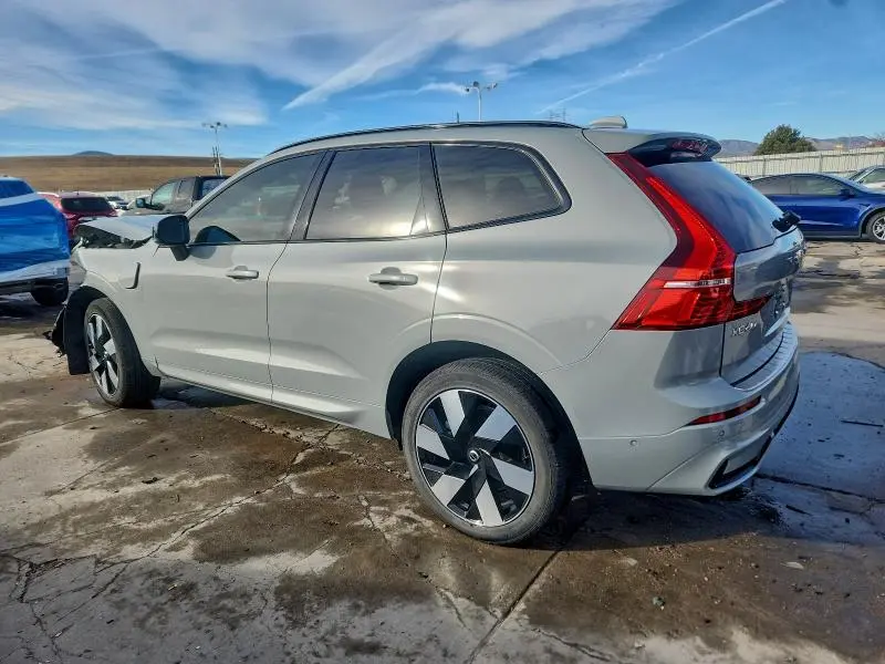 2024 VOLVO XC60 PLUS  
