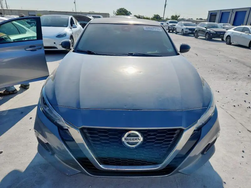2021 NISSAN ALTIMA SR