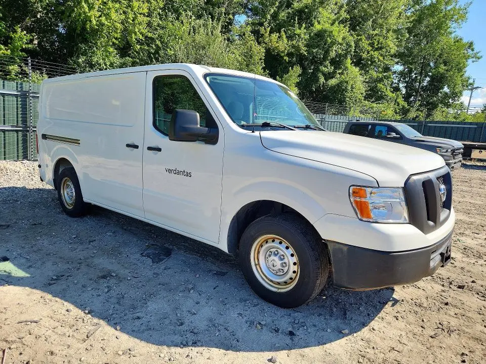 2017 NISSAN NV 2500 HD S  