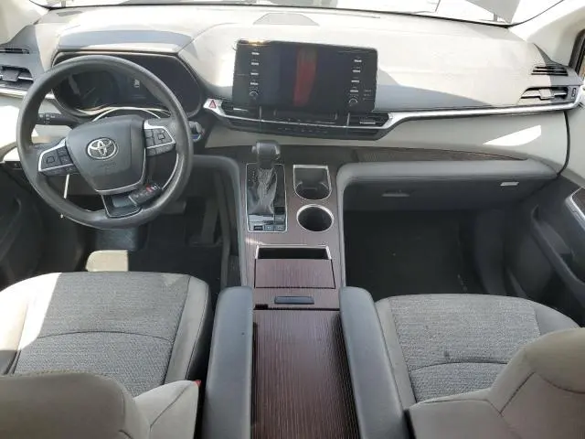 2021 TOYOTA SIENNA LE  