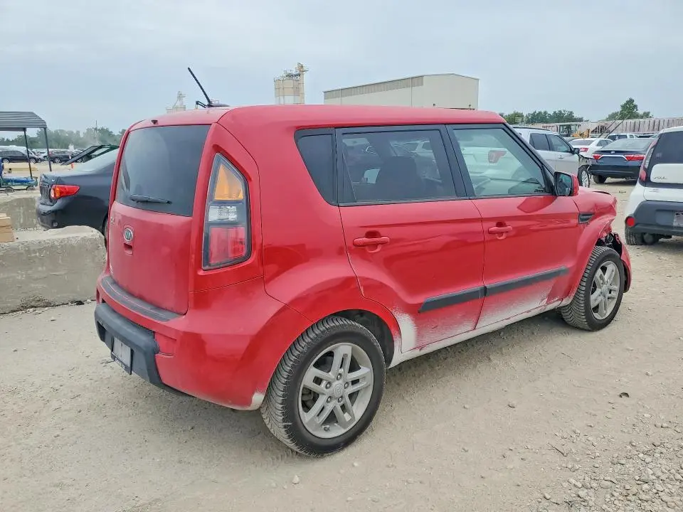 2011 KIA SOUL +  