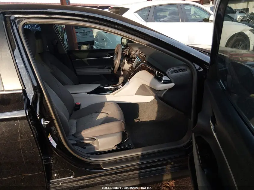 2018 TOYOTA CAMRY LE