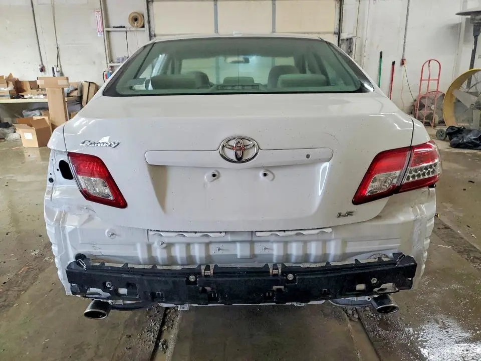 2011 TOYOTA CAMRY LE V6  