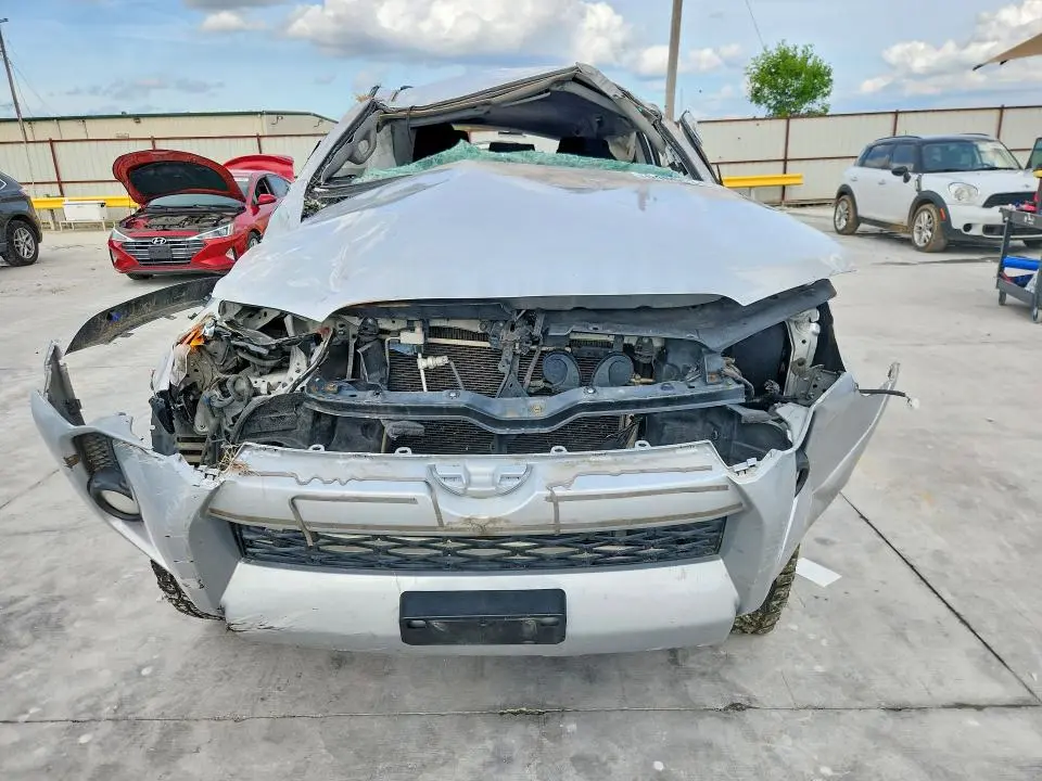 2019 TOYOTA 4RUNNER SR5  