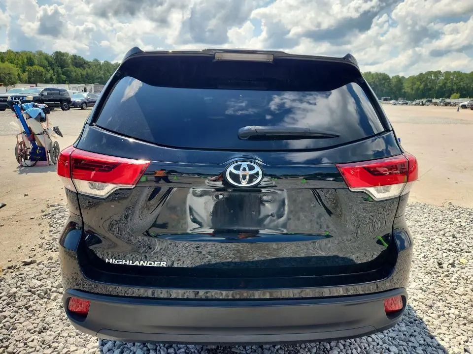 2019 TOYOTA HIGHLANDER LE  