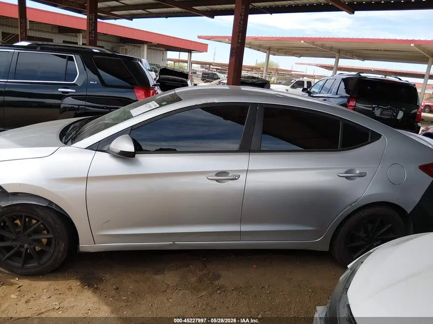 2018 HYUNDAI ELANTRA SE