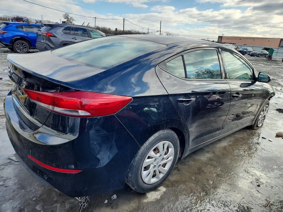2018 HYUNDAI ELANTRA SE  