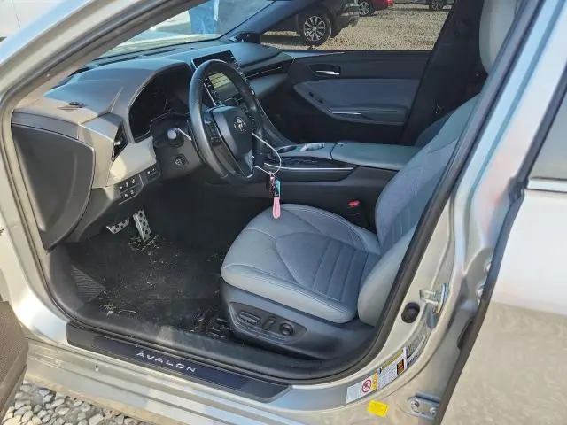 2019 TOYOTA AVALON XLE  