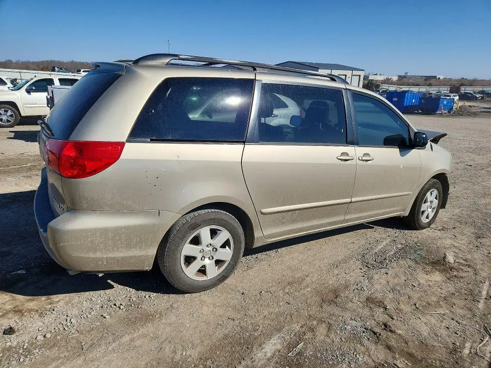 2010 TOYOTA SIENNA LE 8-PASSENGER  